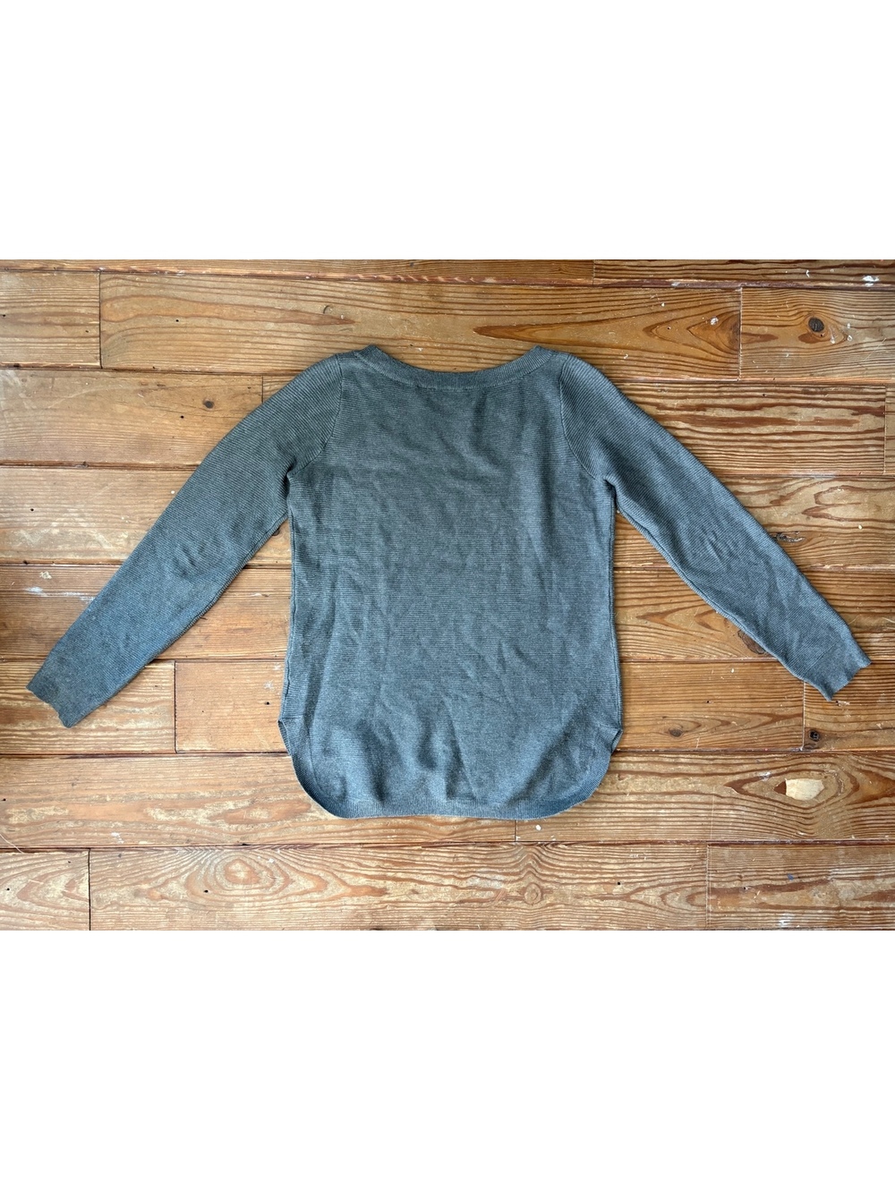 Neiman Marcus Charcoal Gray Fine Knit Sweater Women’s Small High Low Hem - Picture 2 of 7